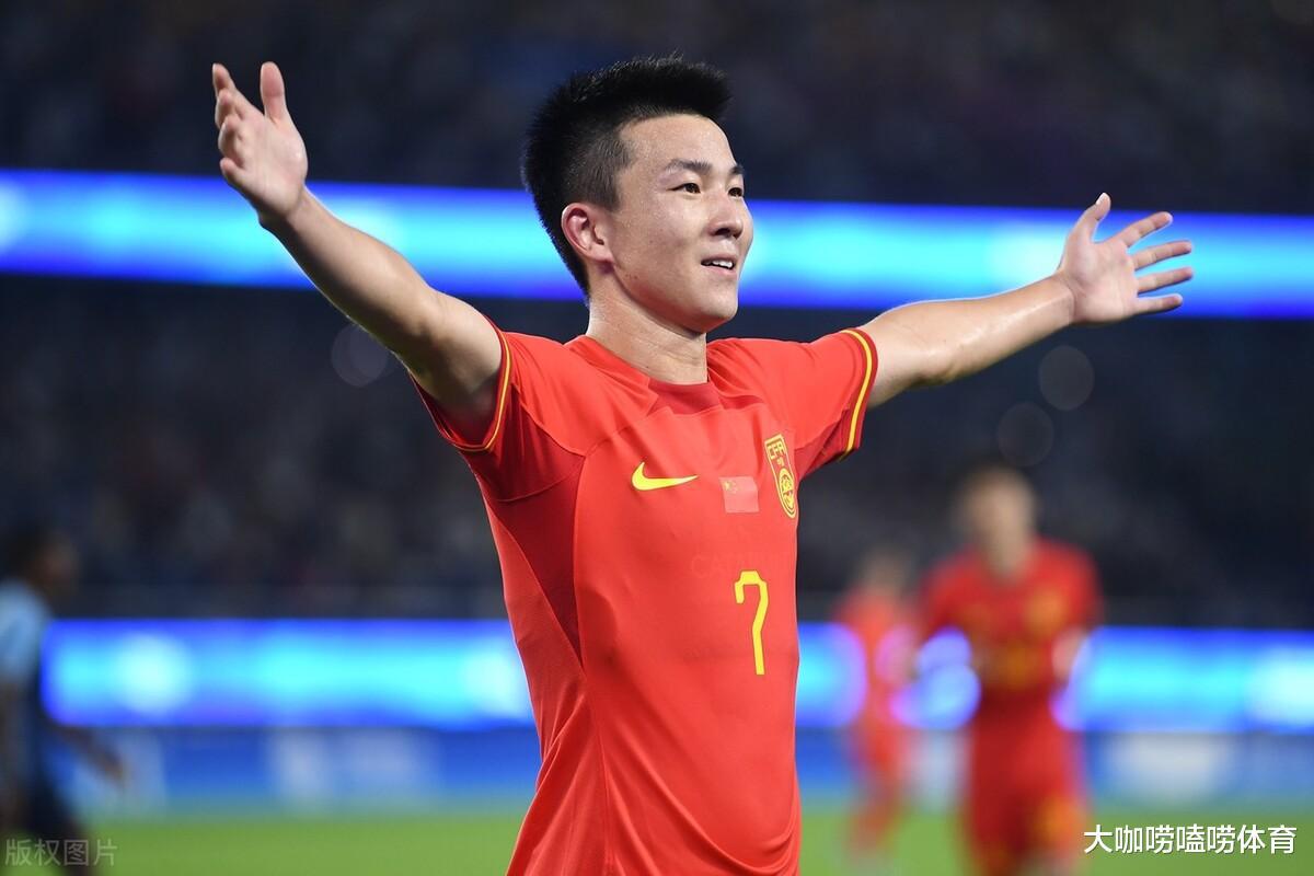 中国男足球员被新加坡归化，进国家队征战世预赛，率队险击败国足(4)
