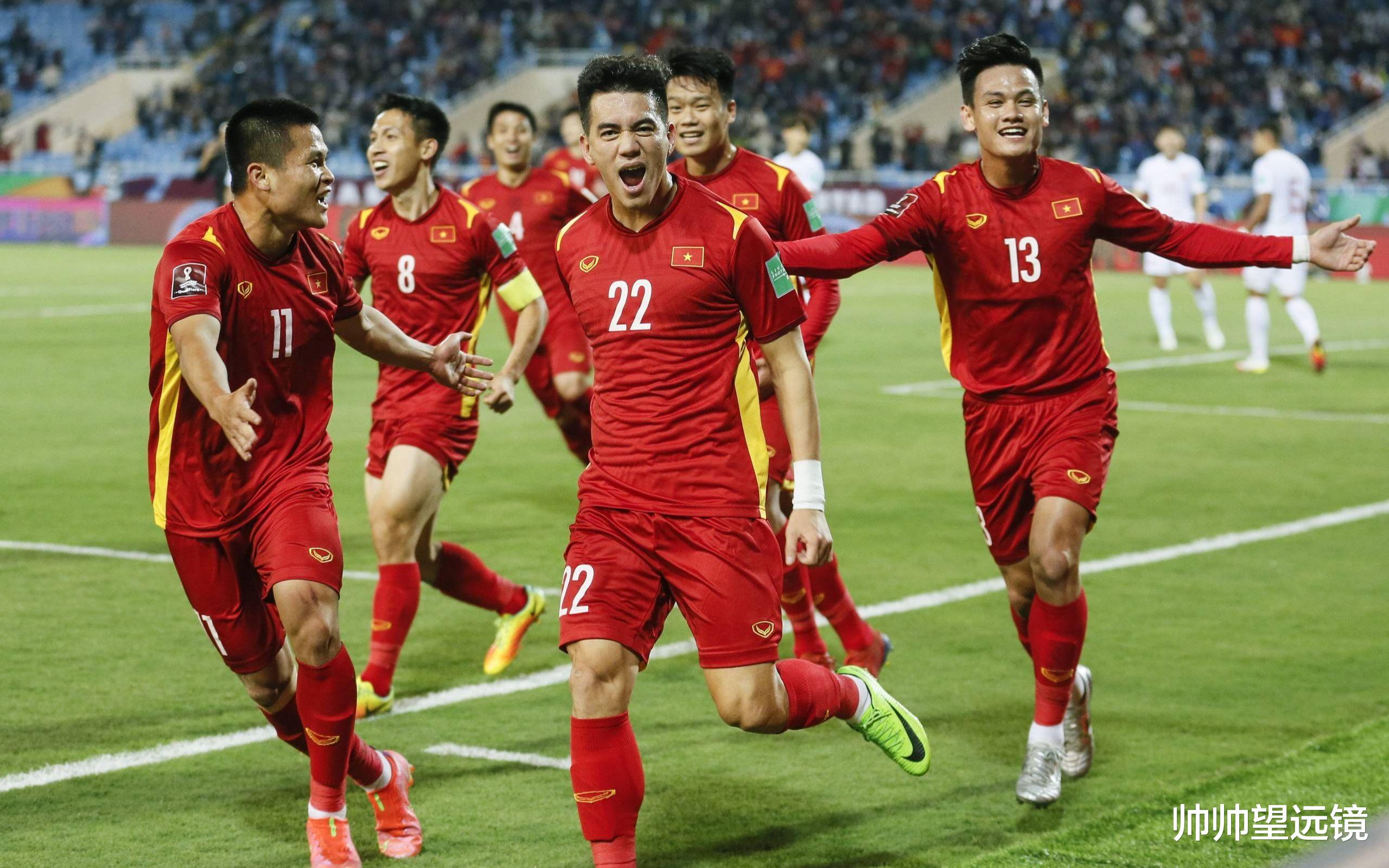 世预赛，面对新加坡男足，主场作战的国足要调整好状态务必赢球！(1)