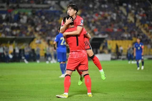 世预赛最新积分榜：国足4-1升第2，韩国3-0完胜泰国，越南惨败！