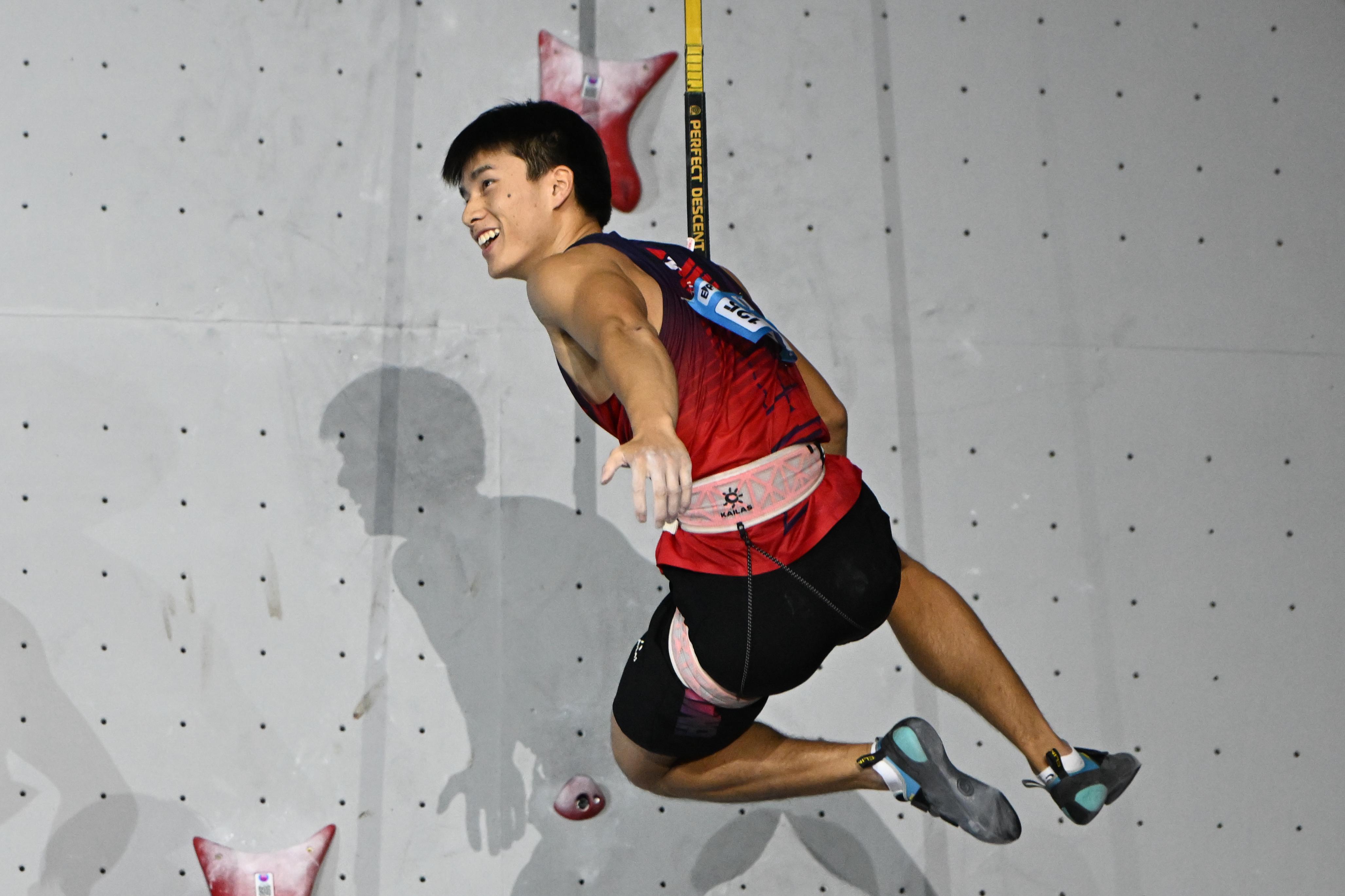 中国选手伍鹏攀岩世界杯夺金，打破男子速度攀岩亚洲纪录