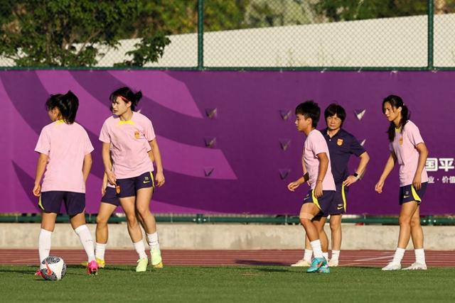 恭喜乌日古木拉！中国女足终于出现留洋真大腿，绝对一姐！