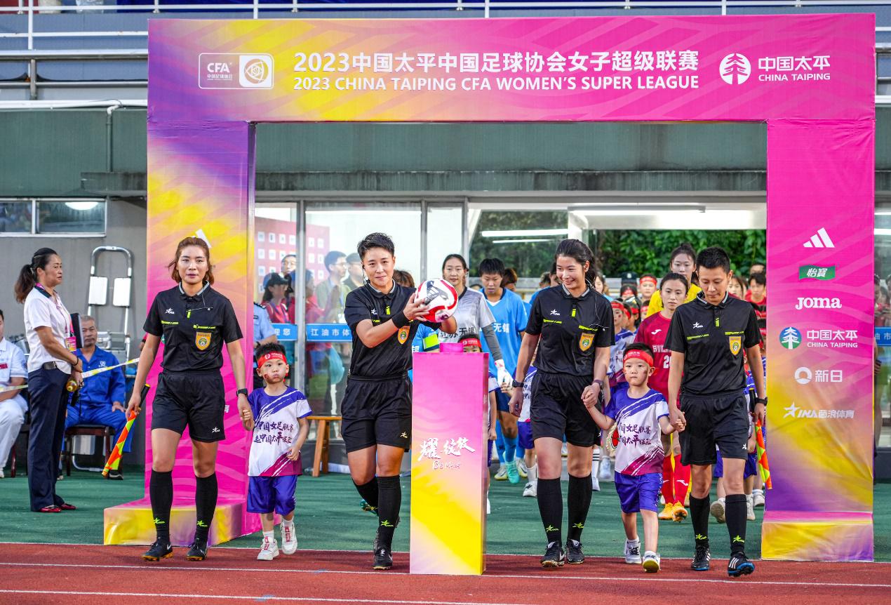 他们像开了倍速 期待执裁世界杯——专访中国男足职业赛首位女主裁(2)
