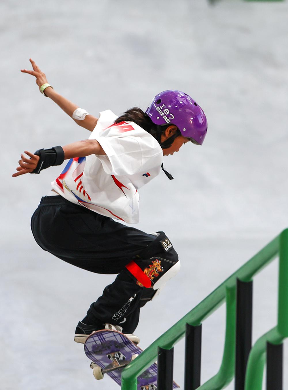巴黎奥运资格赛：崔宸曦晋级滑板女子街式半决赛