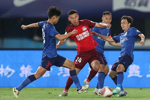 上海申花2-1战胜河南，特谢拉缺阵争冠陷低潮，幸好运气来敲门
